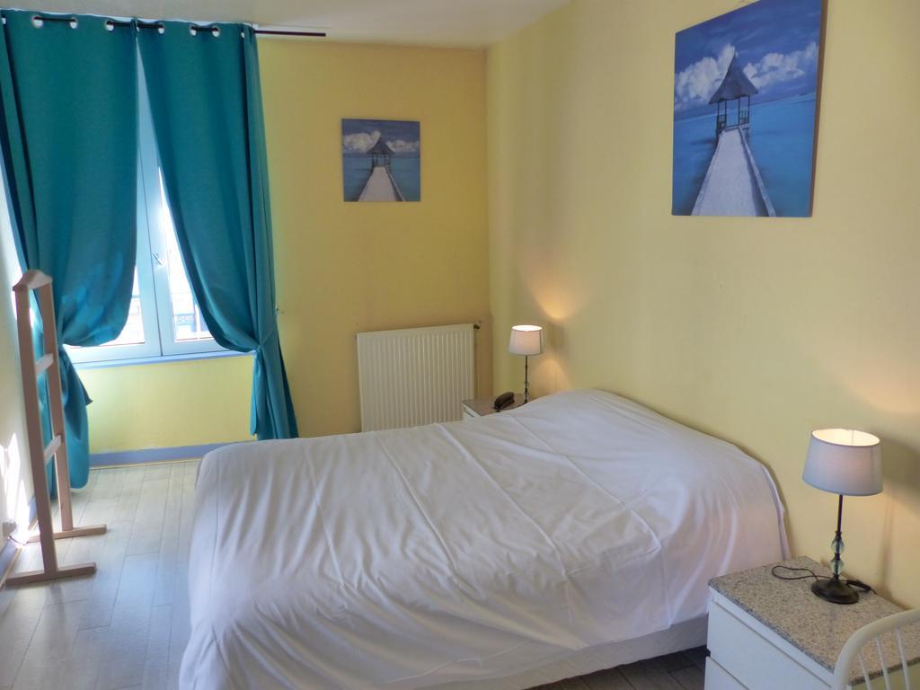 Logis Hotel Au Croissant Buzancais Экстерьер фото