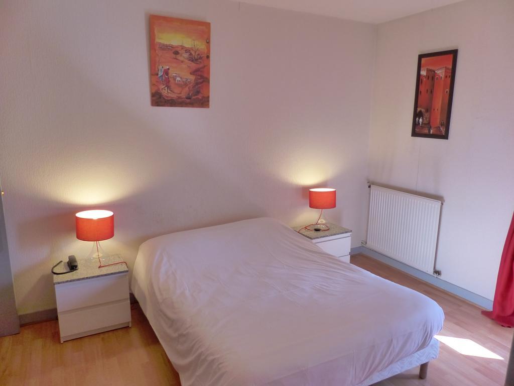 Logis Hotel Au Croissant Buzancais Экстерьер фото