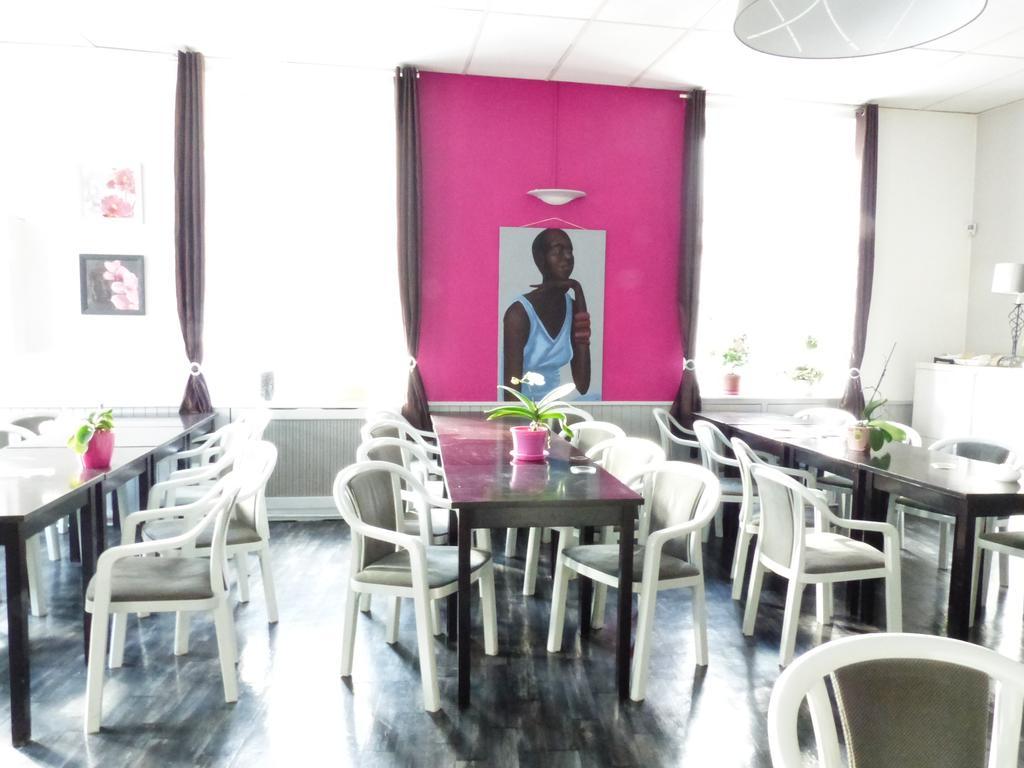 Logis Hotel Au Croissant Buzancais Экстерьер фото