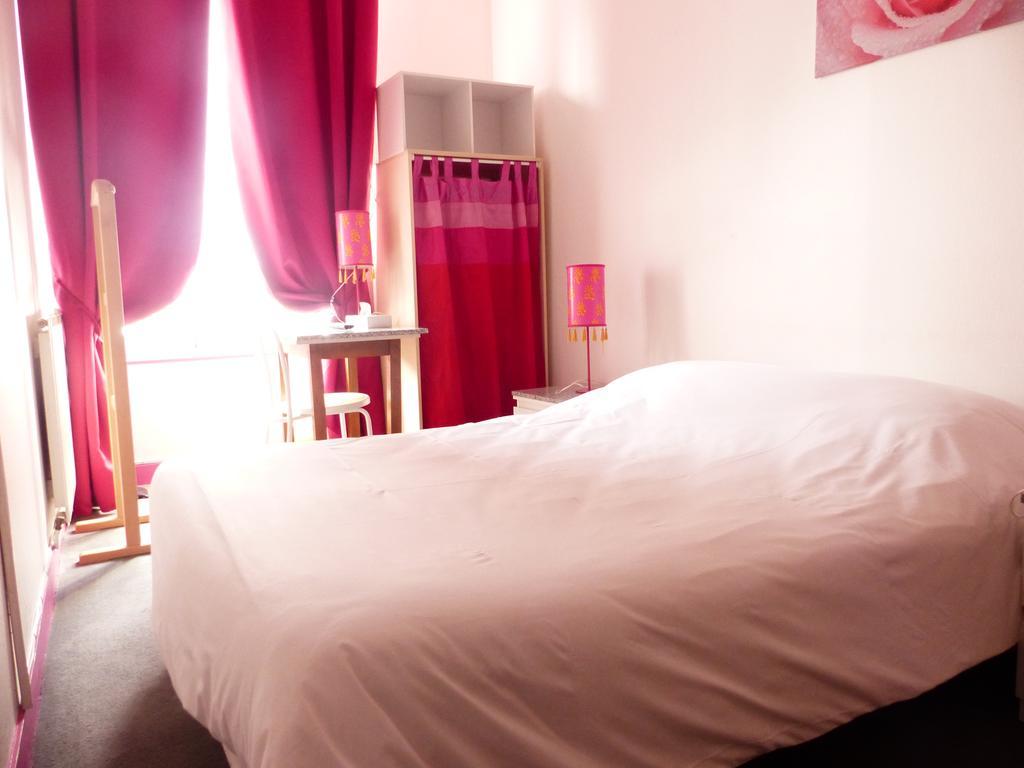 Logis Hotel Au Croissant Buzancais Экстерьер фото