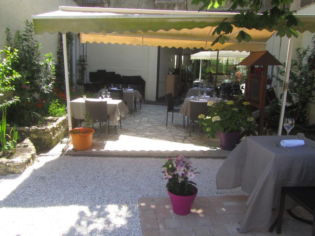Logis Hotel Au Croissant Buzancais Экстерьер фото