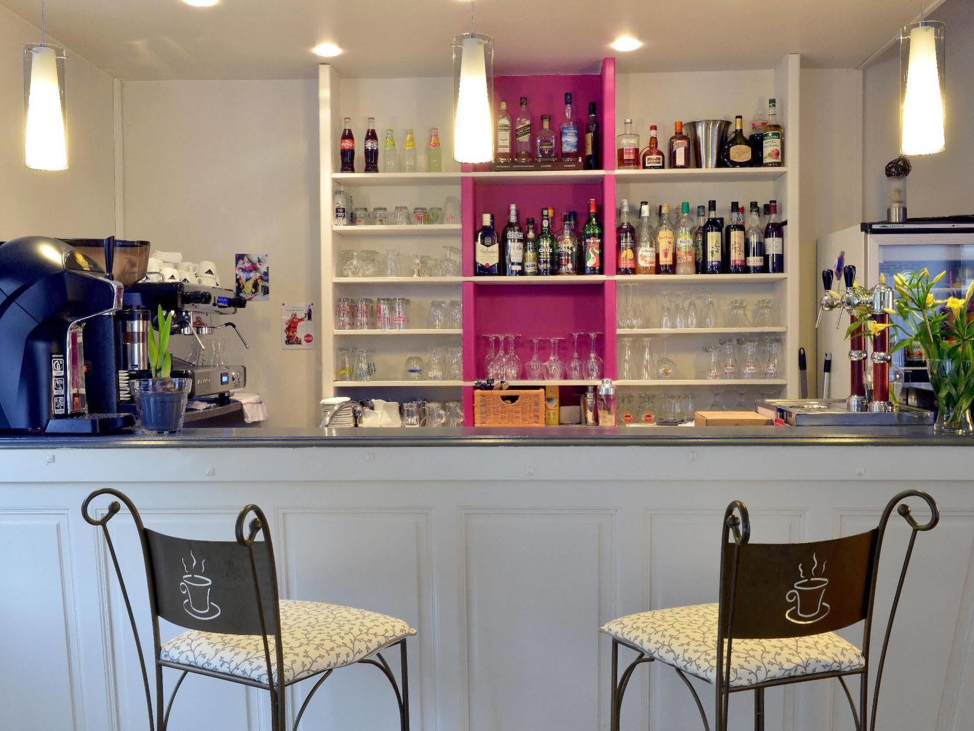 Logis Hotel Au Croissant Buzancais Экстерьер фото