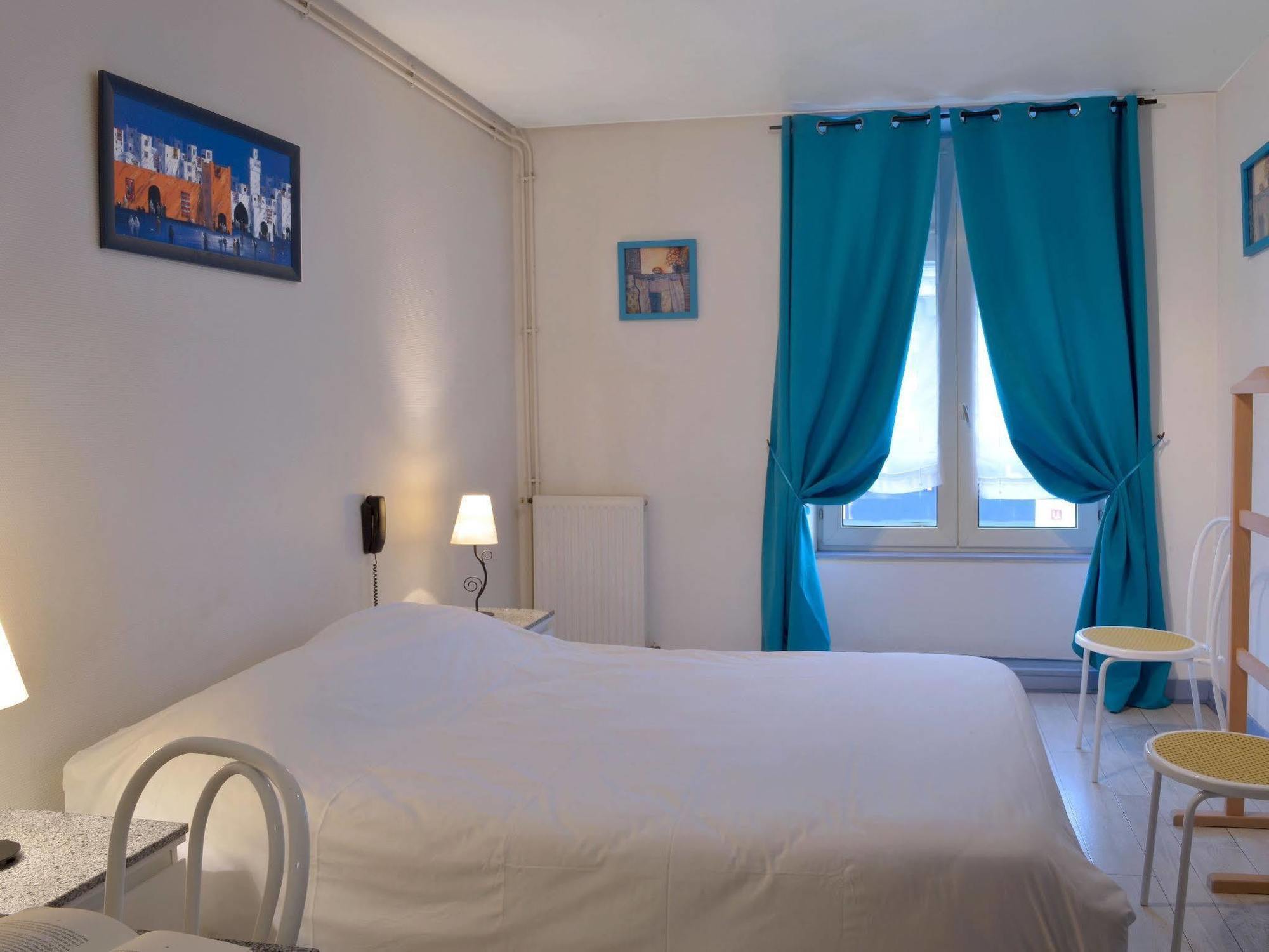 Logis Hotel Au Croissant Buzancais Экстерьер фото